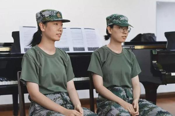 螺丝烫短发最新趋势，自然美景与心灵之旅的完美结合