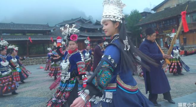 苗族舞蹈服装最新款，探寻自然美景之旅，寻找内心的平和与喜悦