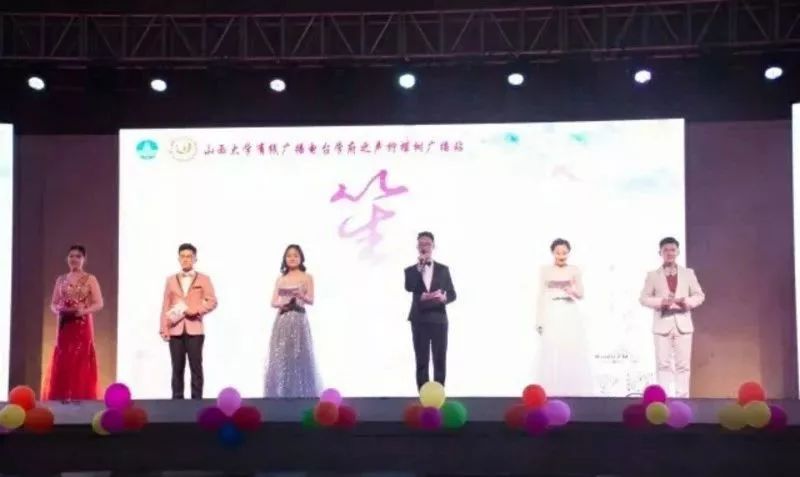 校园广播站独特开头语，小巷深处的校园音符与隐藏特色小店揭秘